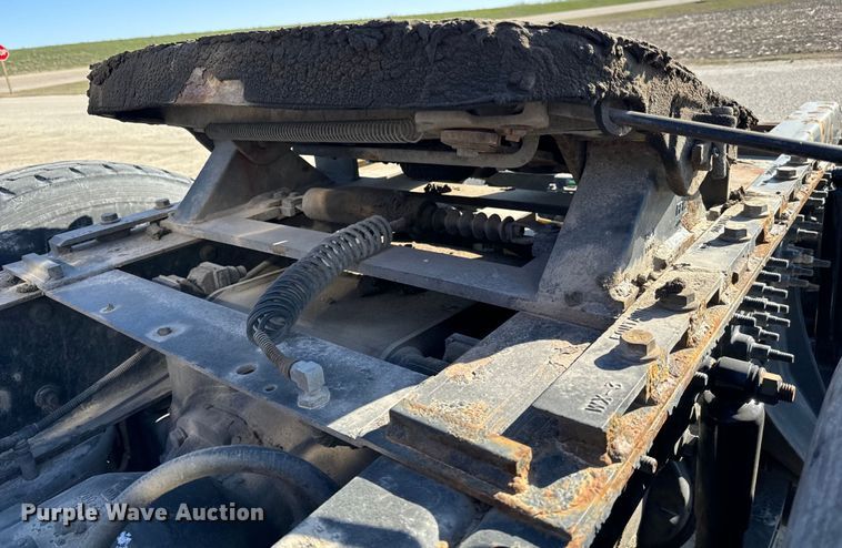 image for item NH9018 2016 International  ProStar Plus 122 semi truck