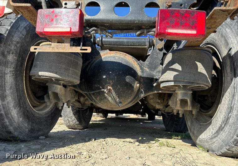 image for item NH9018 2016 International  ProStar Plus 122 semi truck