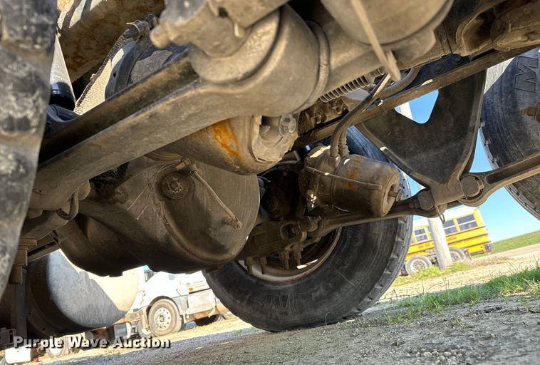 image for item NH9018 2016 International  ProStar Plus 122 semi truck