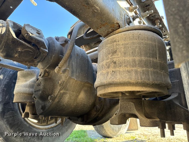 image for item NH9018 2016 International  ProStar Plus 122 semi truck