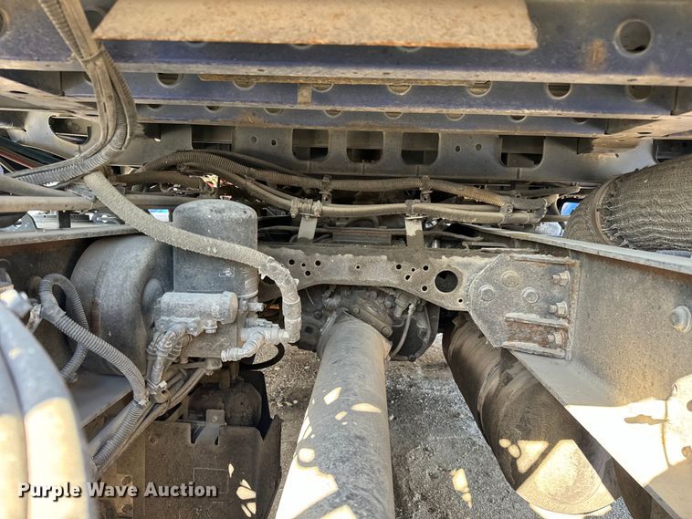 image for item NH9018 2016 International  ProStar Plus 122 semi truck