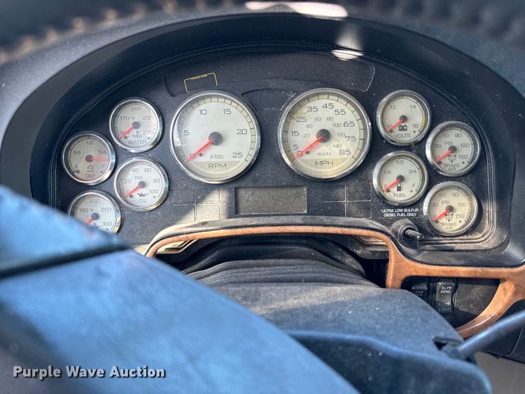 image for item NH9018 2016 International  ProStar Plus 122 semi truck