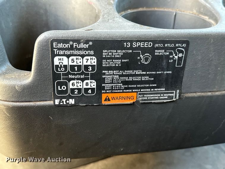 image for item NH9018 2016 International  ProStar Plus 122 semi truck