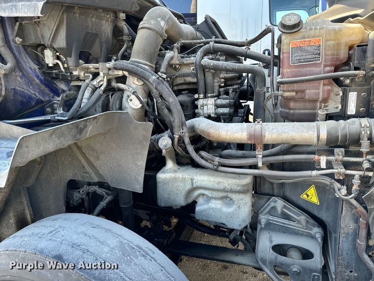 image for item NH9018 2016 International  ProStar Plus 122 semi truck