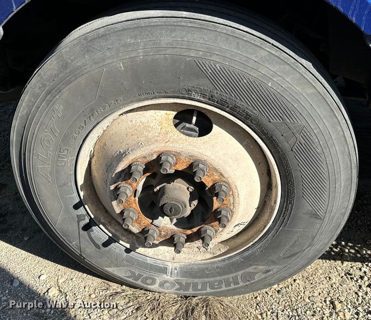 image for item NH9018 2016 International  ProStar Plus 122 semi truck