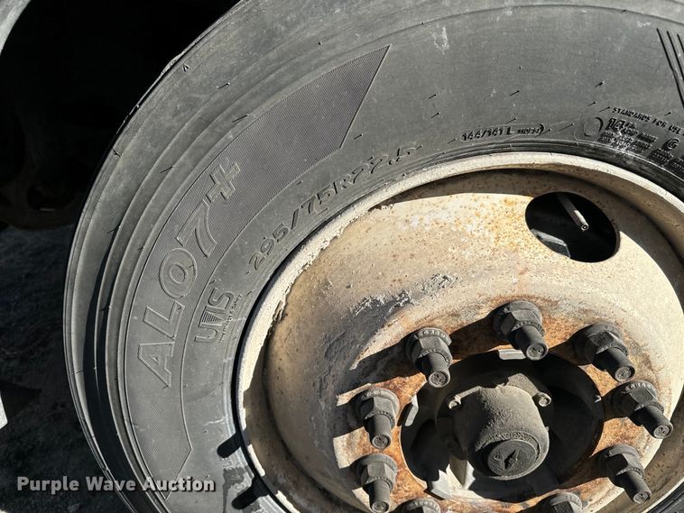 image for item NH9018 2016 International  ProStar Plus 122 semi truck