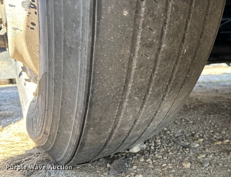 image for item NH9018 2016 International  ProStar Plus 122 semi truck