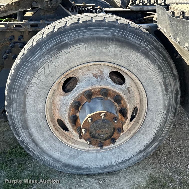 image for item NH9018 2016 International  ProStar Plus 122 semi truck