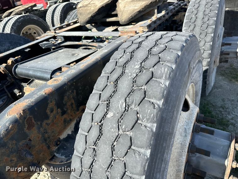 image for item NH9018 2016 International  ProStar Plus 122 semi truck