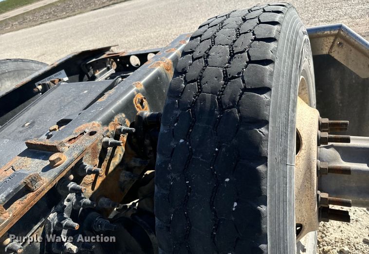 image for item NH9018 2016 International  ProStar Plus 122 semi truck