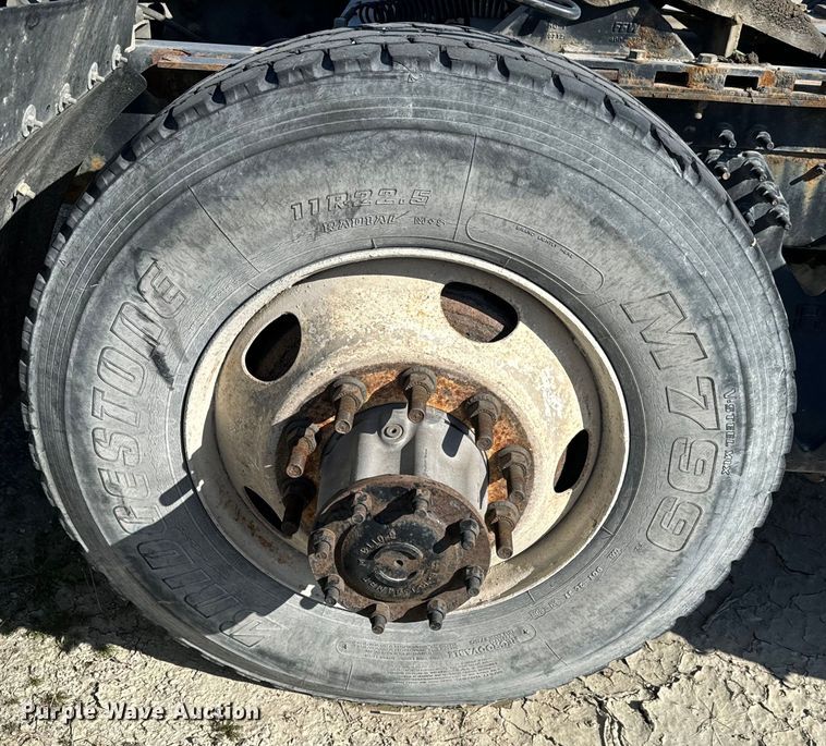 image for item NH9018 2016 International  ProStar Plus 122 semi truck