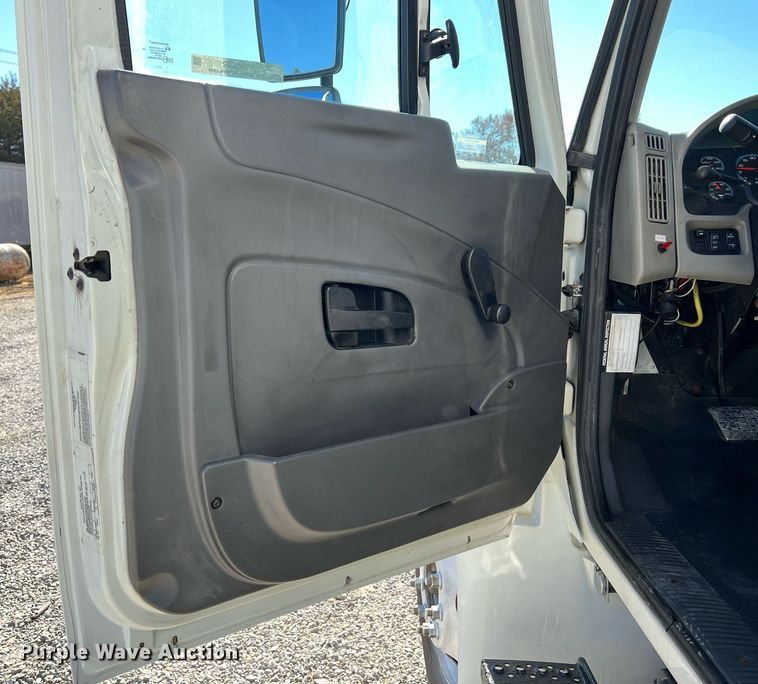 image for item NM9022 2015 International Durastar 4300 box truck