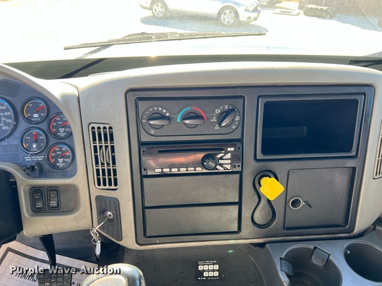 image for item NM9022 2015 International Durastar 4300 box truck