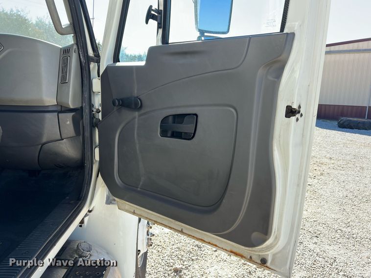 image for item NM9022 2015 International Durastar 4300 box truck