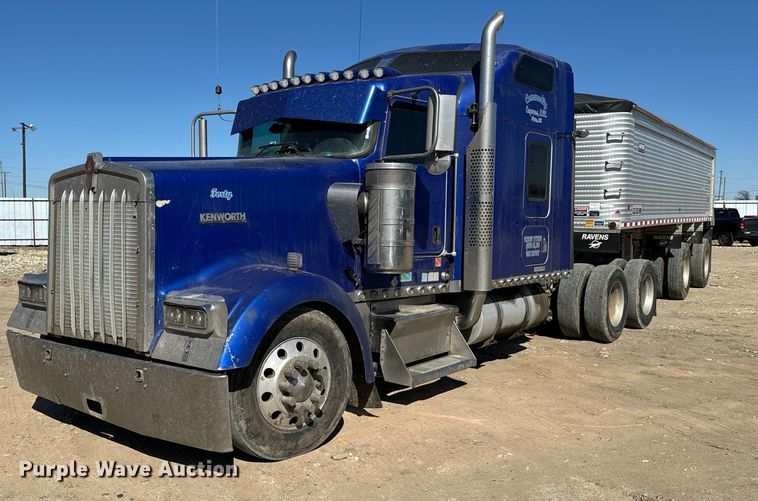 image for item NU9420 2003 Kenworth  W900 semi truck