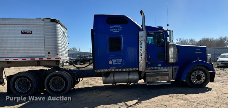 image for item NU9420 2003 Kenworth  W900 semi truck