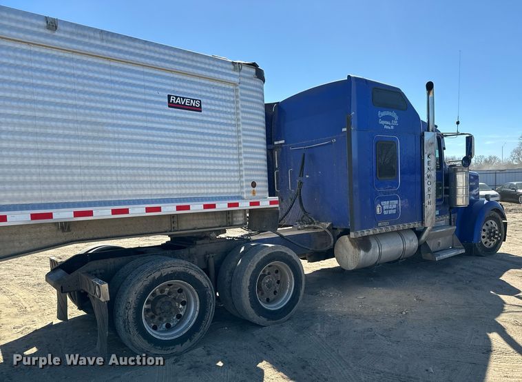 image for item NU9420 2003 Kenworth  W900 semi truck