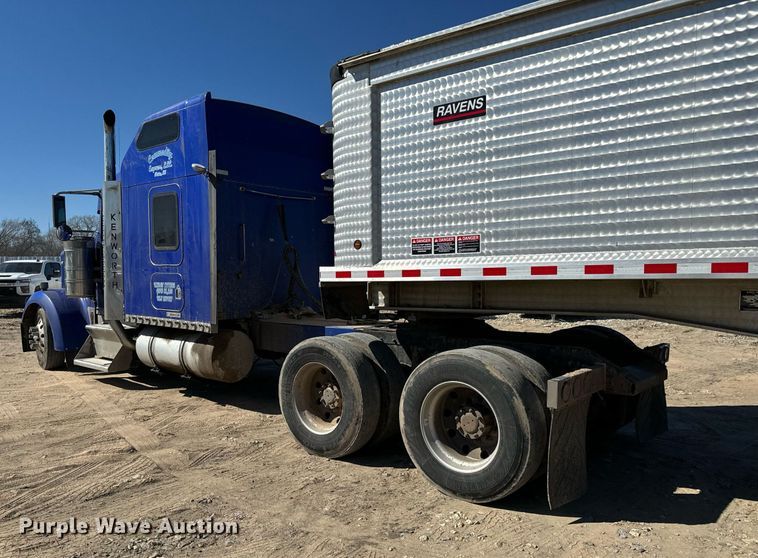 image for item NU9420 2003 Kenworth  W900 semi truck