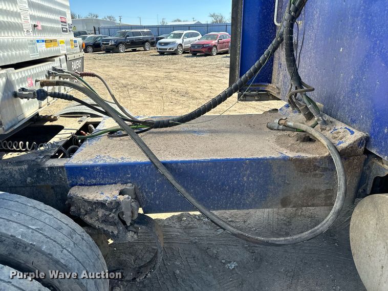 image for item NU9420 2003 Kenworth  W900 semi truck