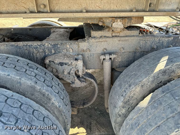 image for item NU9420 2003 Kenworth  W900 semi truck