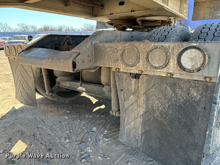 image for item NU9420 2003 Kenworth  W900 semi truck