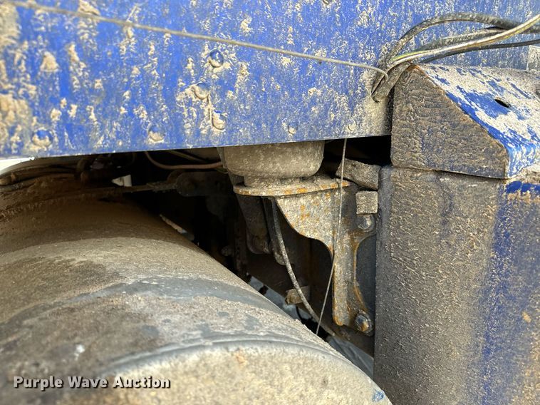 image for item NU9420 2003 Kenworth  W900 semi truck