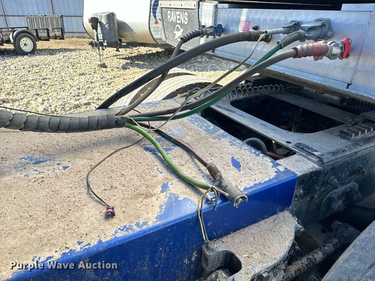 image for item NU9420 2003 Kenworth  W900 semi truck