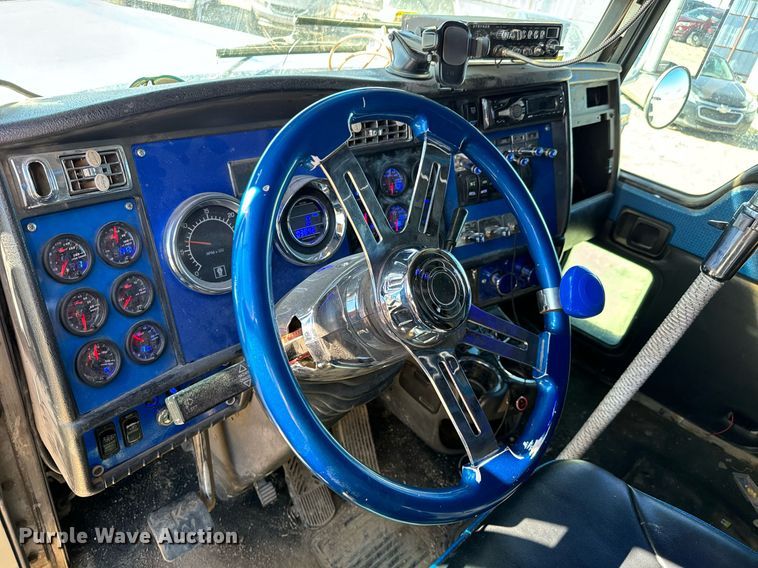 image for item NU9420 2003 Kenworth  W900 semi truck