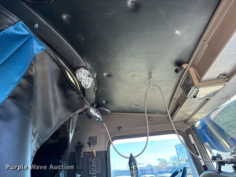 image for item NU9420 2003 Kenworth  W900 semi truck