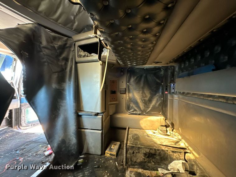 image for item NU9420 2003 Kenworth  W900 semi truck