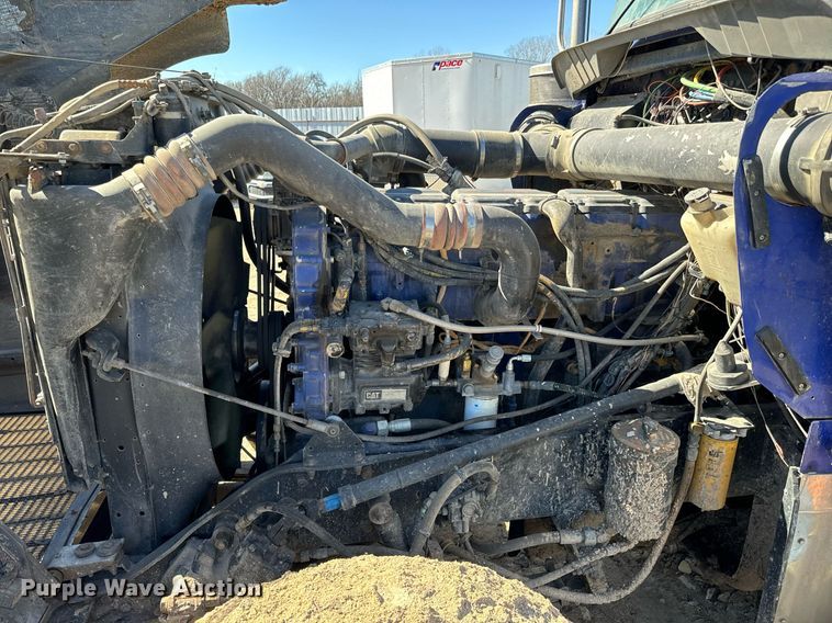 image for item NU9420 2003 Kenworth  W900 semi truck