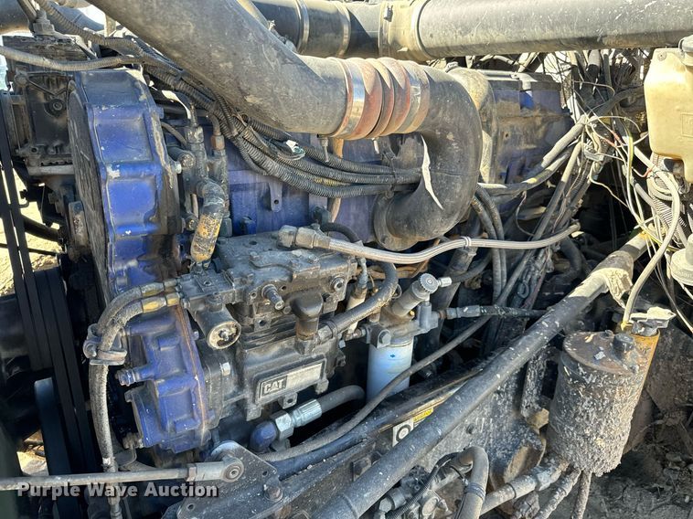 image for item NU9420 2003 Kenworth  W900 semi truck