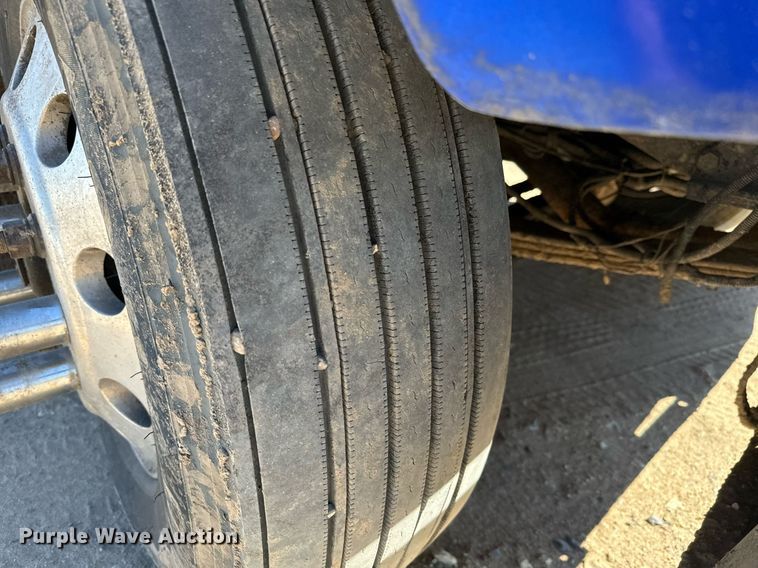 image for item NU9420 2003 Kenworth  W900 semi truck