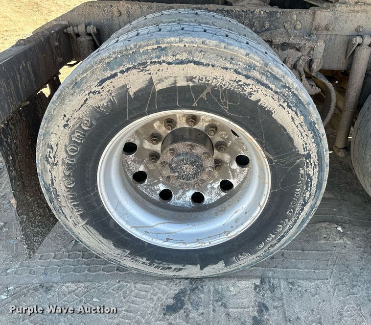 image for item NU9420 2003 Kenworth  W900 semi truck