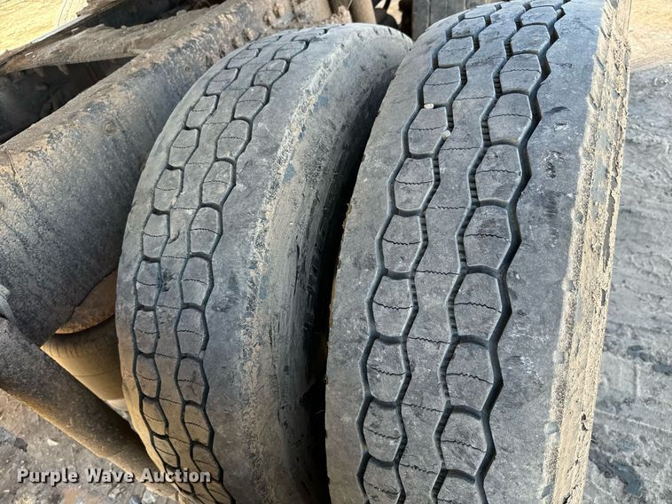 image for item NU9420 2003 Kenworth  W900 semi truck