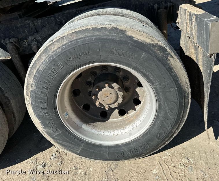 image for item NU9420 2003 Kenworth  W900 semi truck