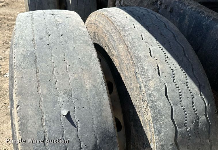 image for item NU9420 2003 Kenworth  W900 semi truck