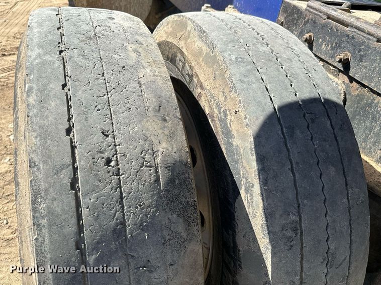 image for item NU9420 2003 Kenworth  W900 semi truck