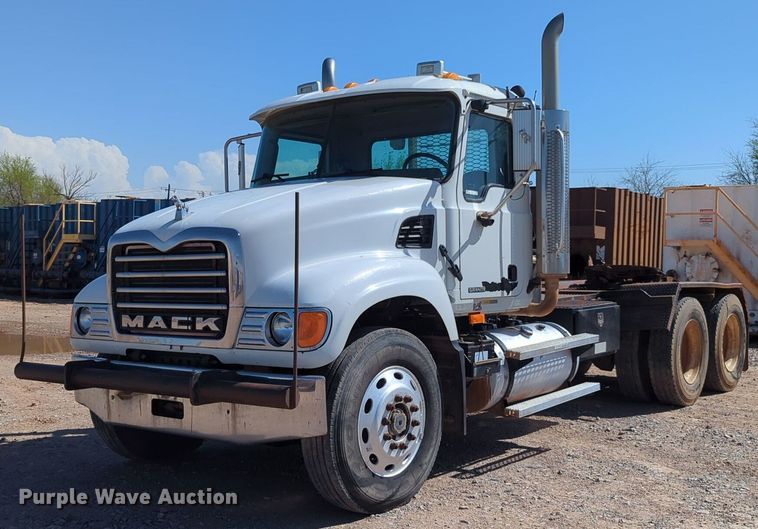 image for item NZ9432 2003 Mack CV713 winch truck