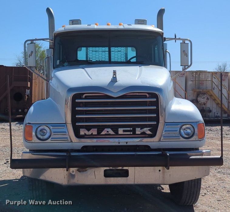 image for item NZ9432 2003 Mack CV713 winch truck