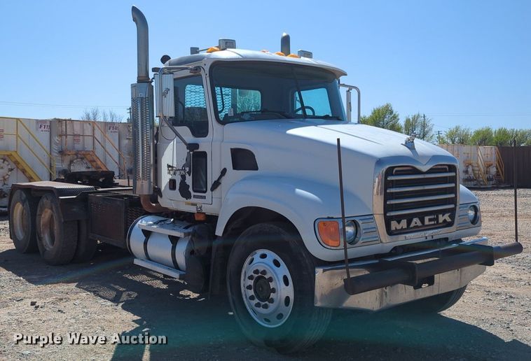 image for item NZ9432 2003 Mack CV713 winch truck