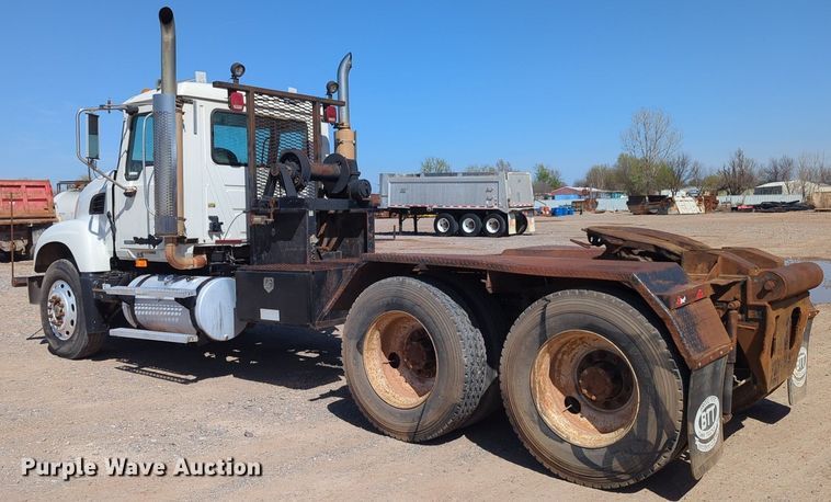 image for item NZ9432 2003 Mack CV713 winch truck