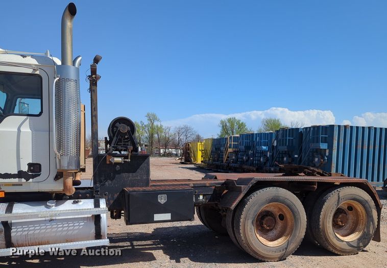 image for item NZ9432 2003 Mack CV713 winch truck