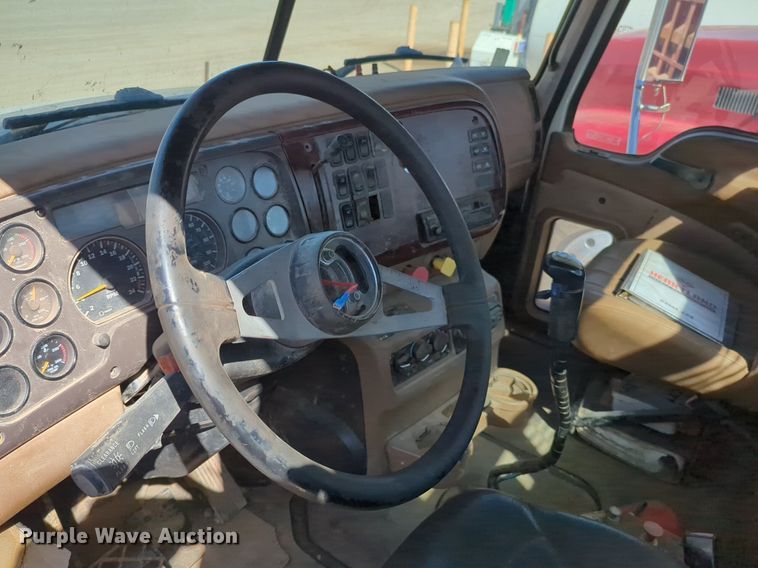 image for item NZ9432 2003 Mack CV713 winch truck