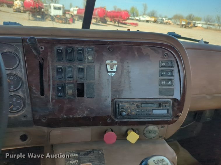 image for item NZ9432 2003 Mack CV713 winch truck