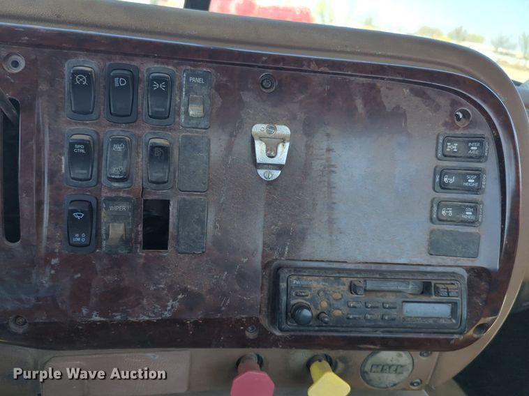 image for item NZ9432 2003 Mack CV713 winch truck