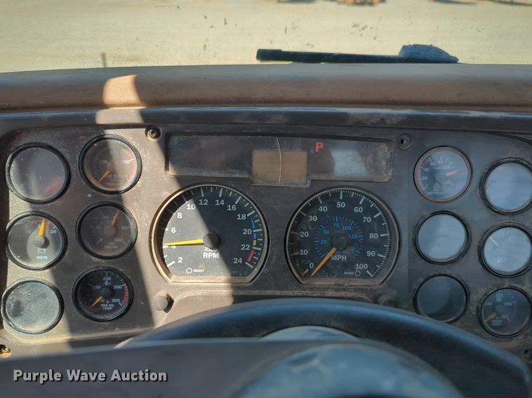 image for item NZ9432 2003 Mack CV713 winch truck