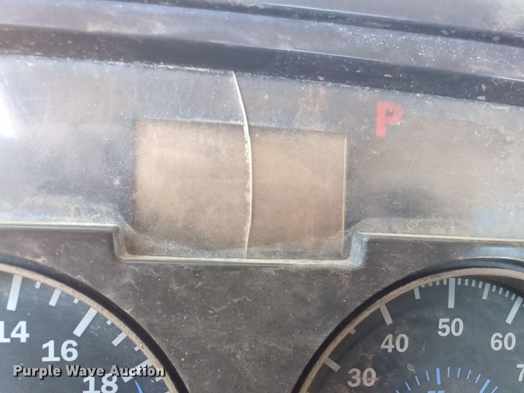 image for item NZ9432 2003 Mack CV713 winch truck