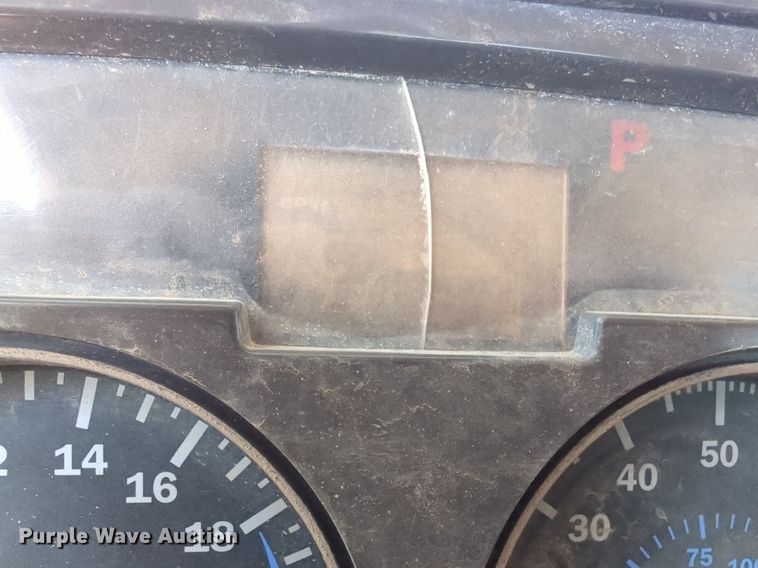 image for item NZ9432 2003 Mack CV713 winch truck