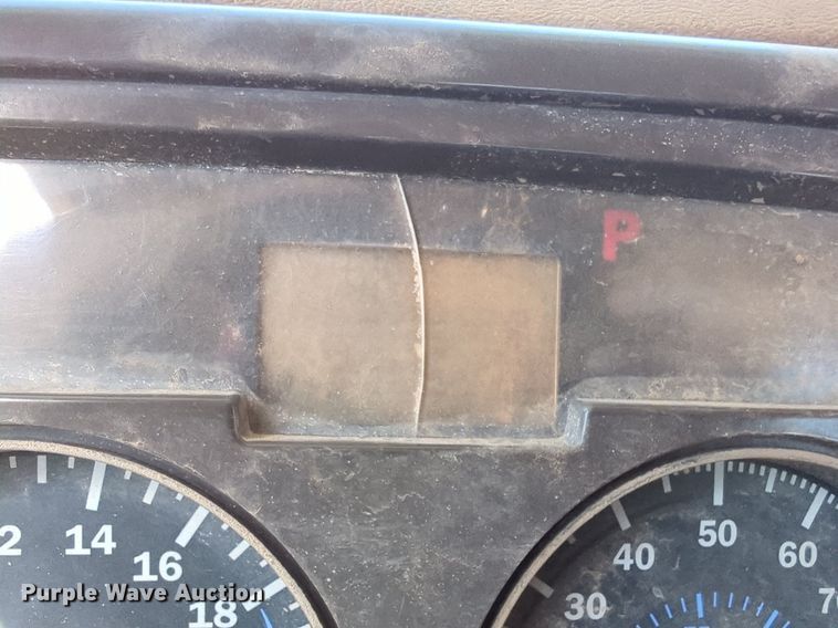 image for item NZ9432 2003 Mack CV713 winch truck